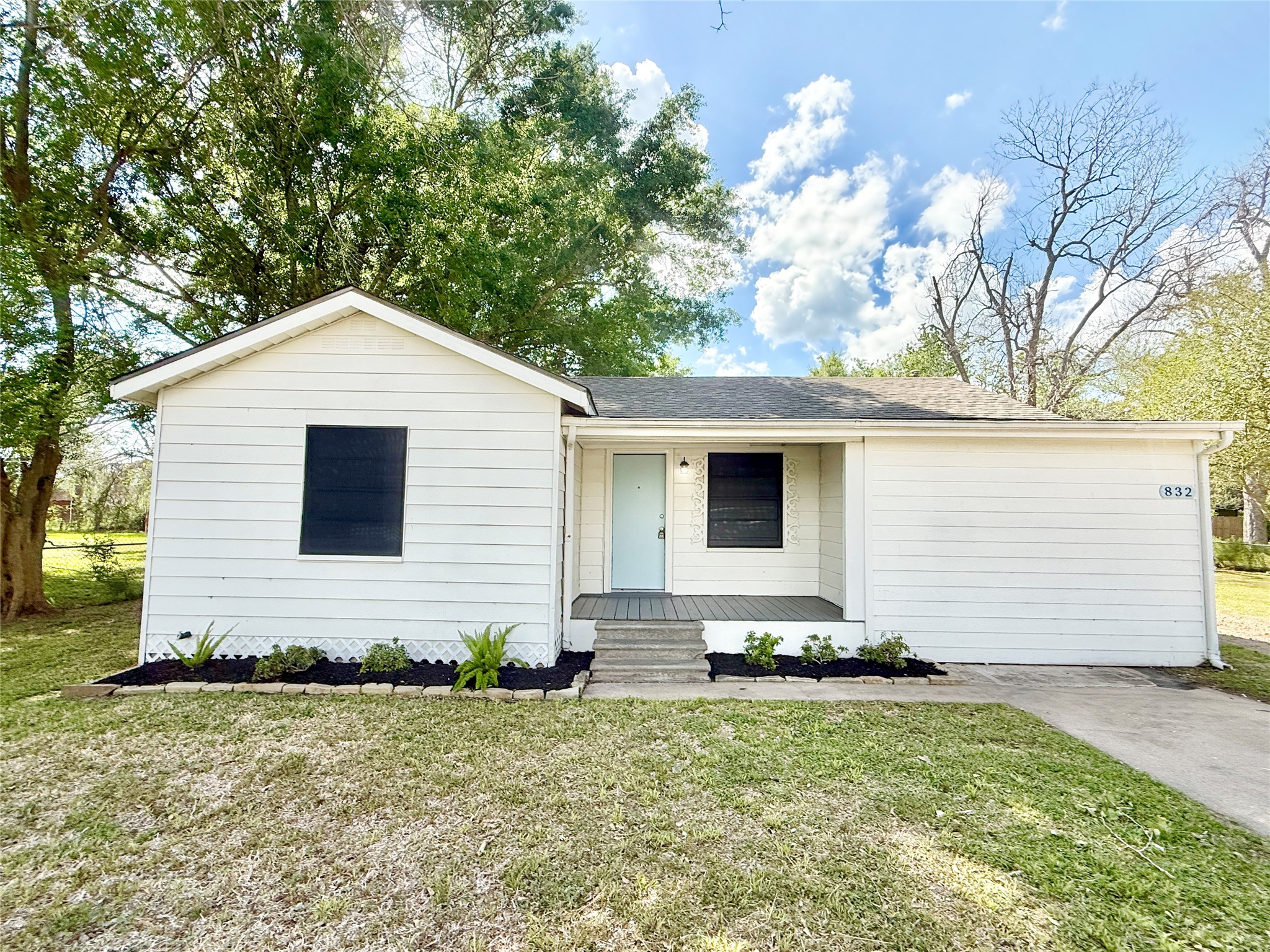 832 S Anderson Street Angleton TX 77515