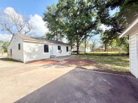 832 S Anderson Street Angleton TX 77515