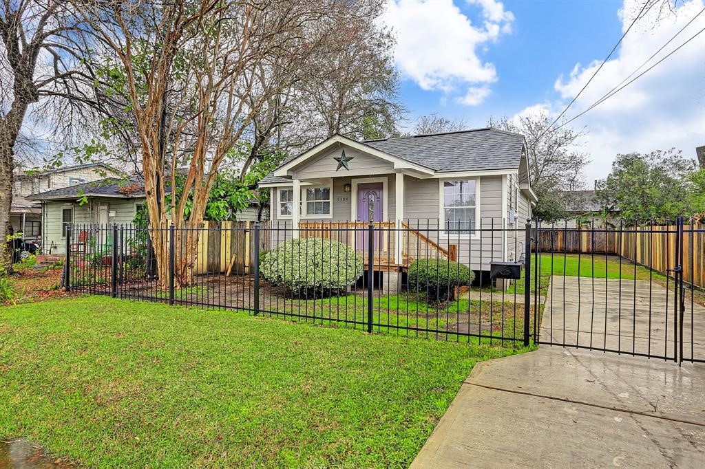5304 Cochran Street Houston TX 77009