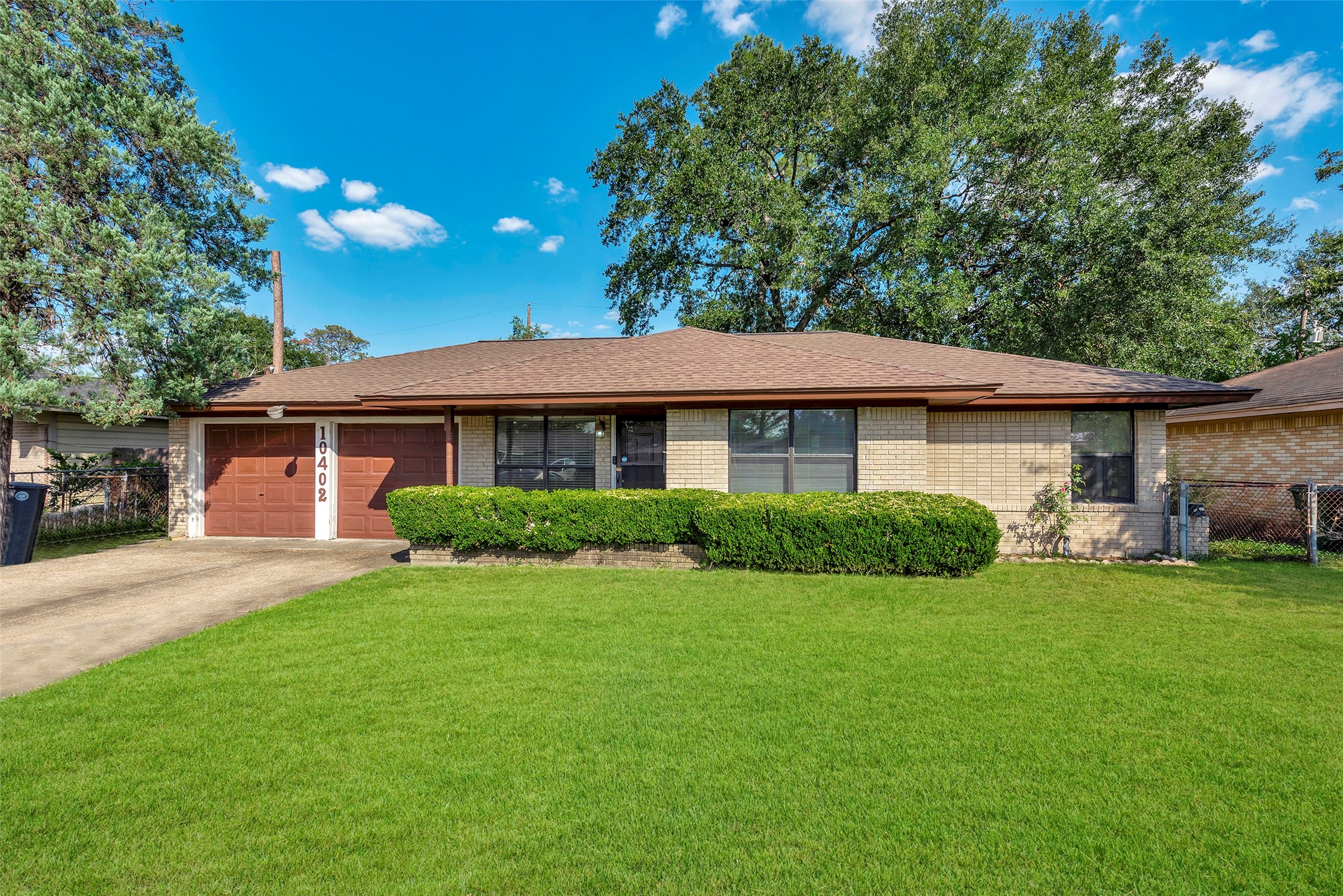 10402 Hollyglen Drive Houston TX 77016