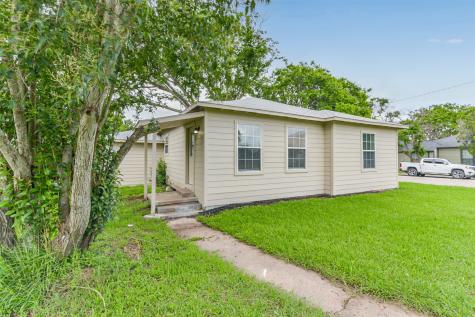 1302 W 8th Street Freeport TX 77541