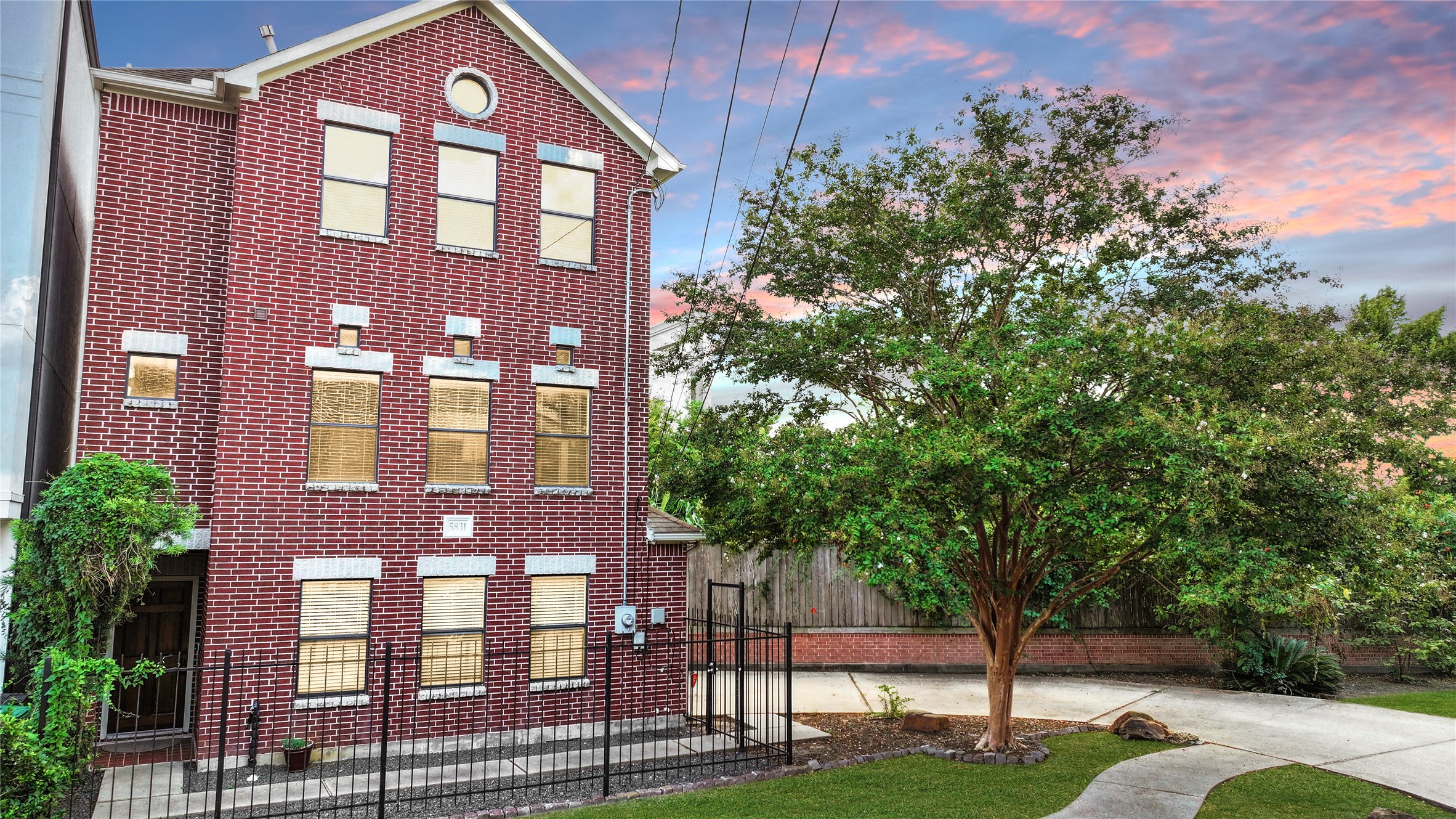 5831 Larkin Street Houston TX 77007