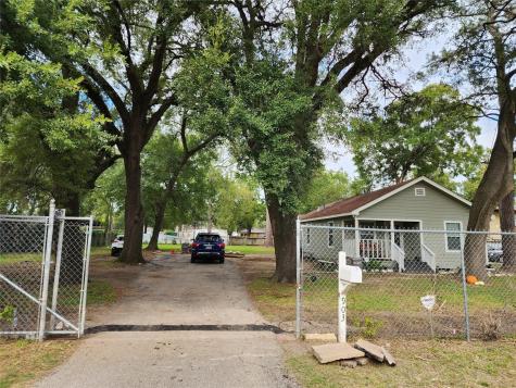 903 Yorkshire Street Houston TX 77022