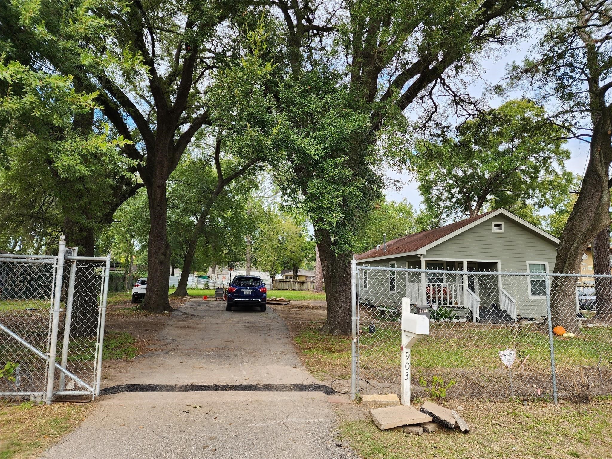 903 Yorkshire Street Houston TX 77022