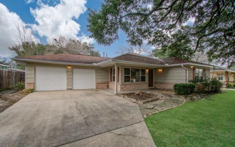 5610 Evergreen Street Bellaire TX 77401
