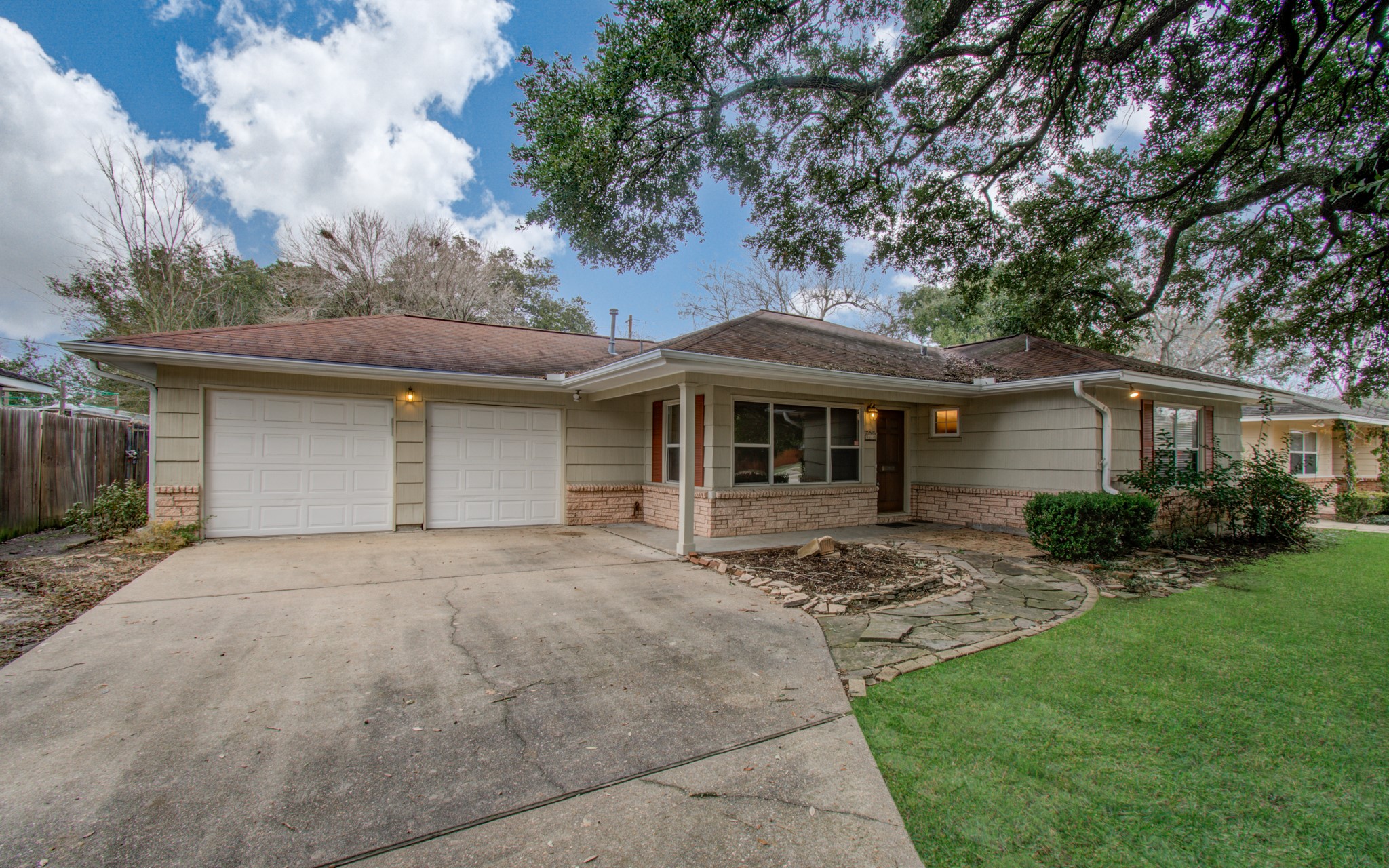5610 Evergreen Street Bellaire TX 77401