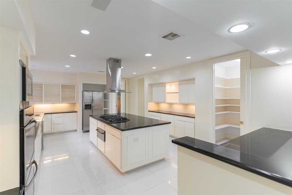 8800 Woodway Drive 10 Houston TX 77063