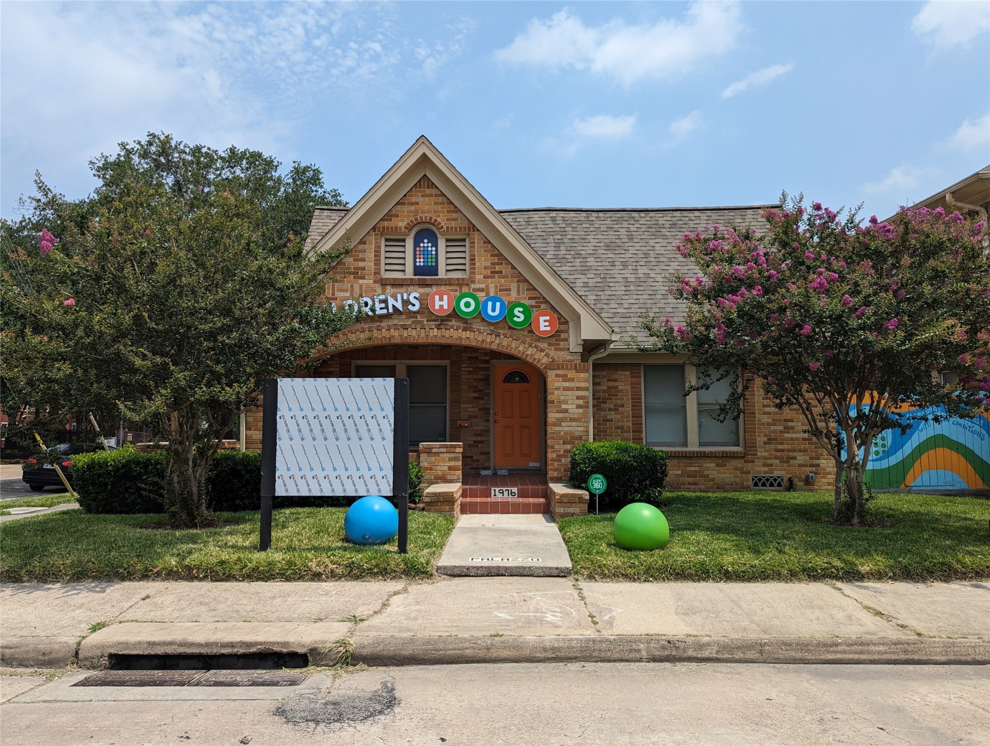 1976 W Dallas Street Houston TX 77019