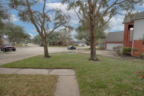 2402 Hidden Creek Drive Pearland TX 77581