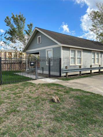 1411 W 34th Street Houston TX 77018