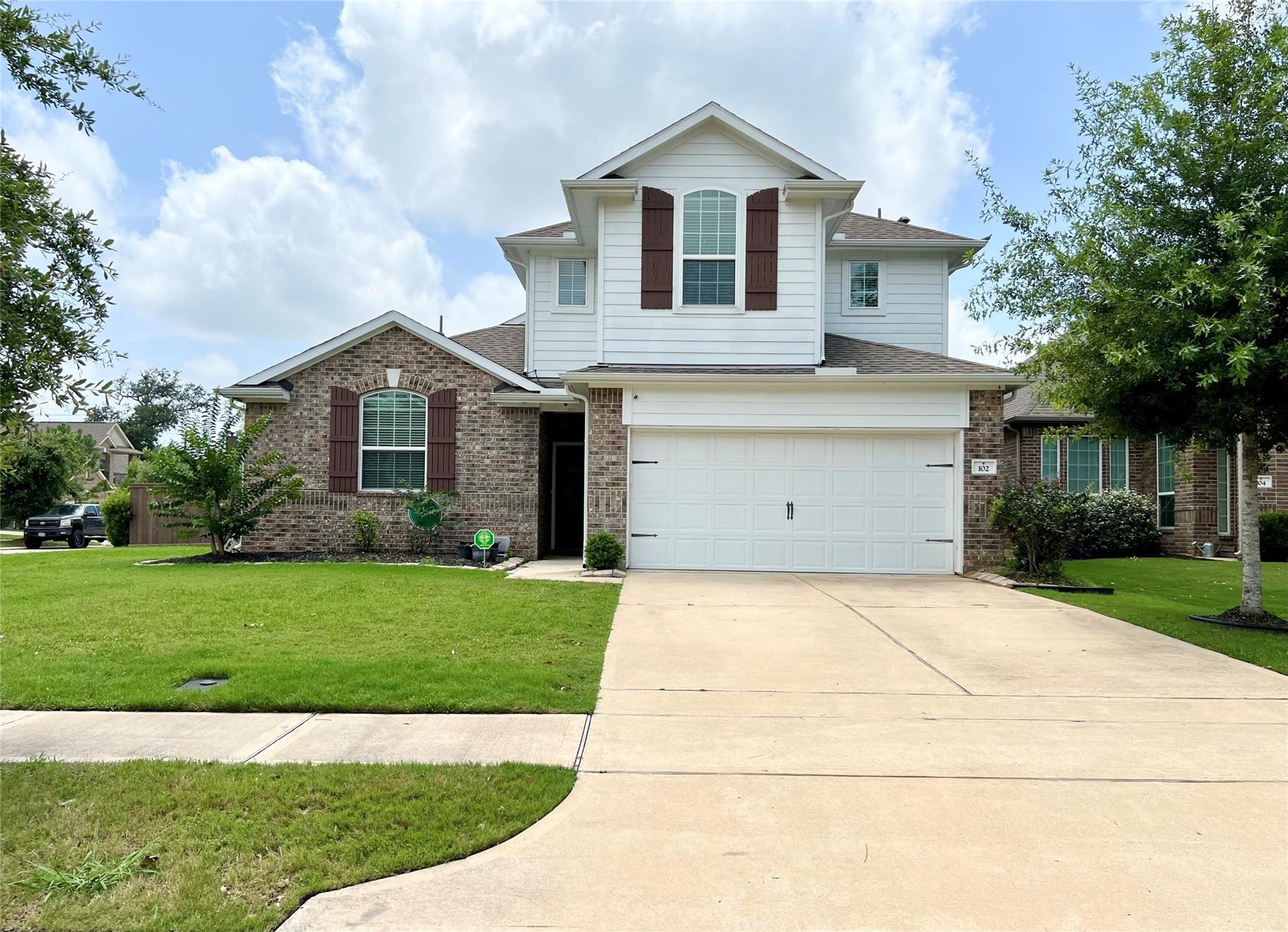 102 Forest Bend Court Clute TX 77531