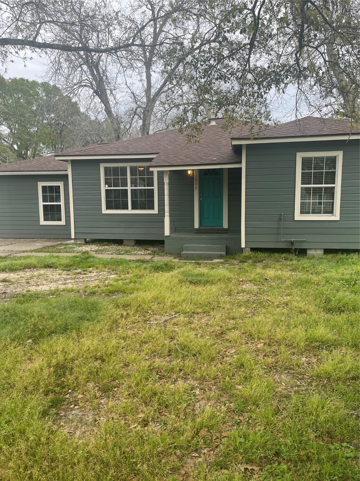 1006 N Valderas Street Angleton TX 77515