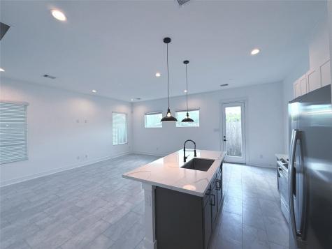 1058 Mansfield Street Houston TX 77091