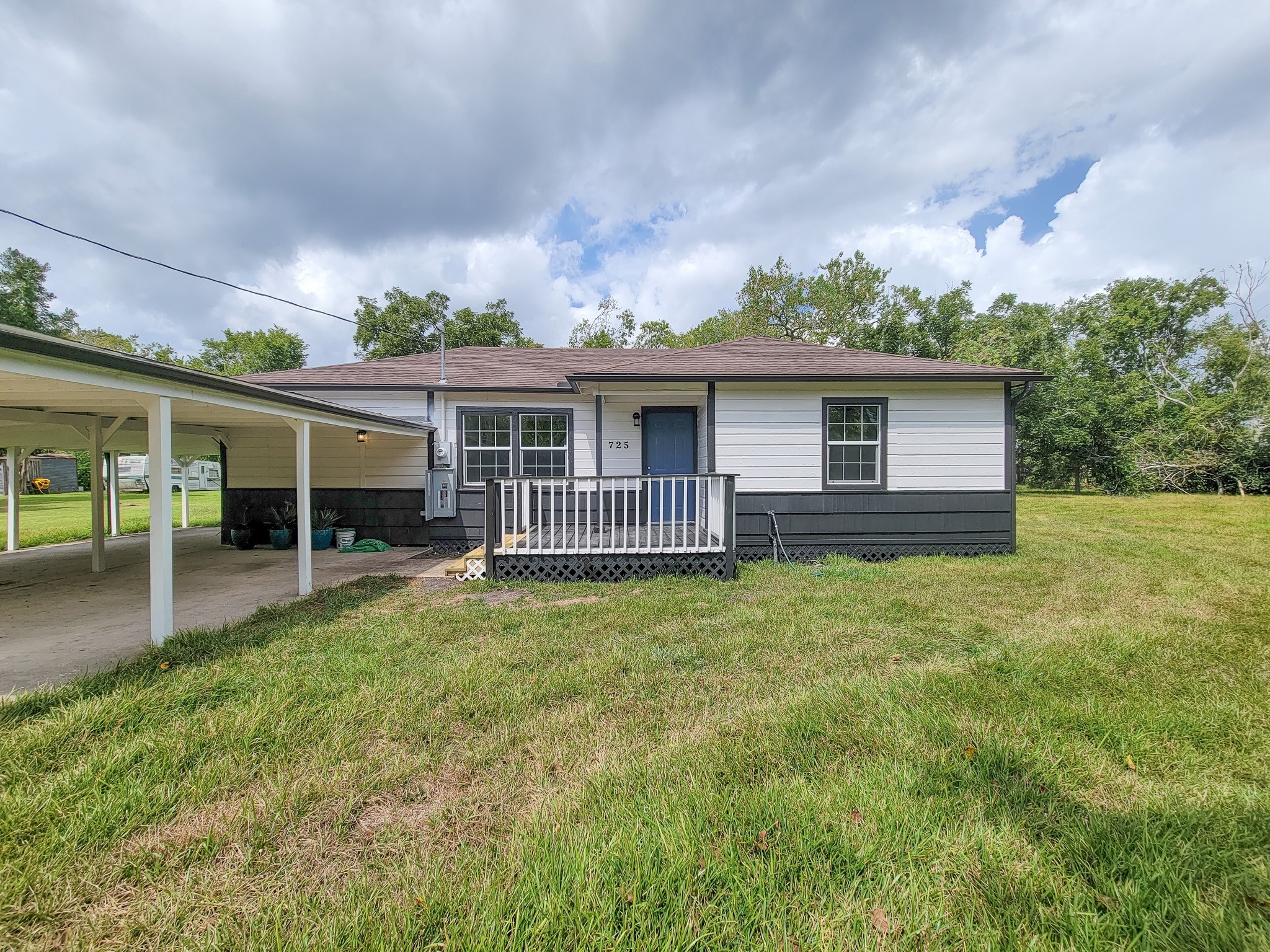 725 Cahill Road Angleton TX 77515