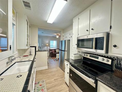 1701 17th Street D Galveston TX 77550