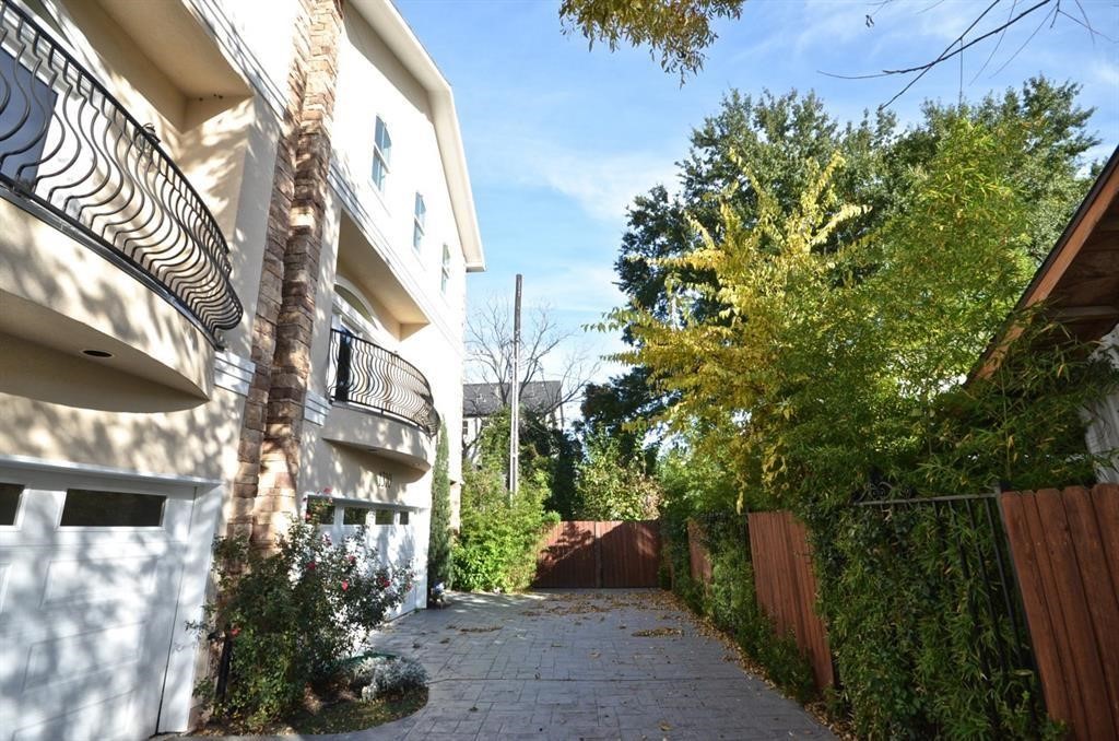 1310 Reinerman Street Houston TX 77007