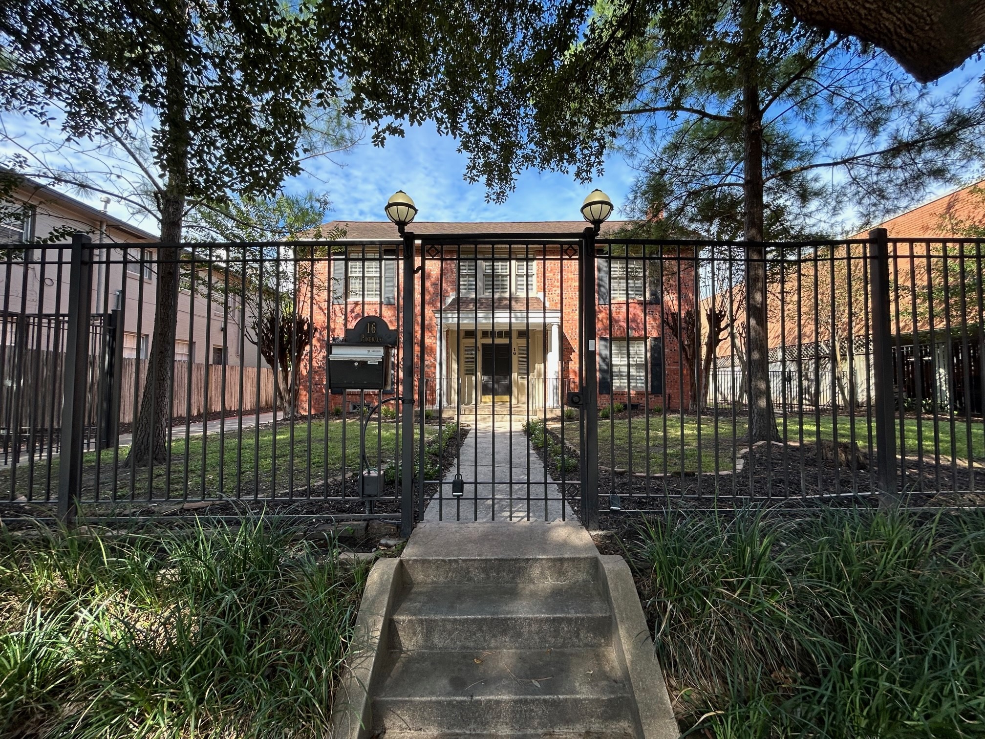 16 Pinedale Street Houston TX 77006