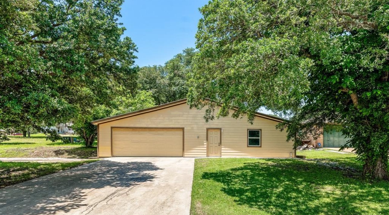 121 W Lakeview Drive Point Blank TX 77364
