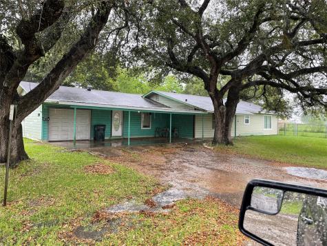 701 Alamo Street El Campo TX 77437