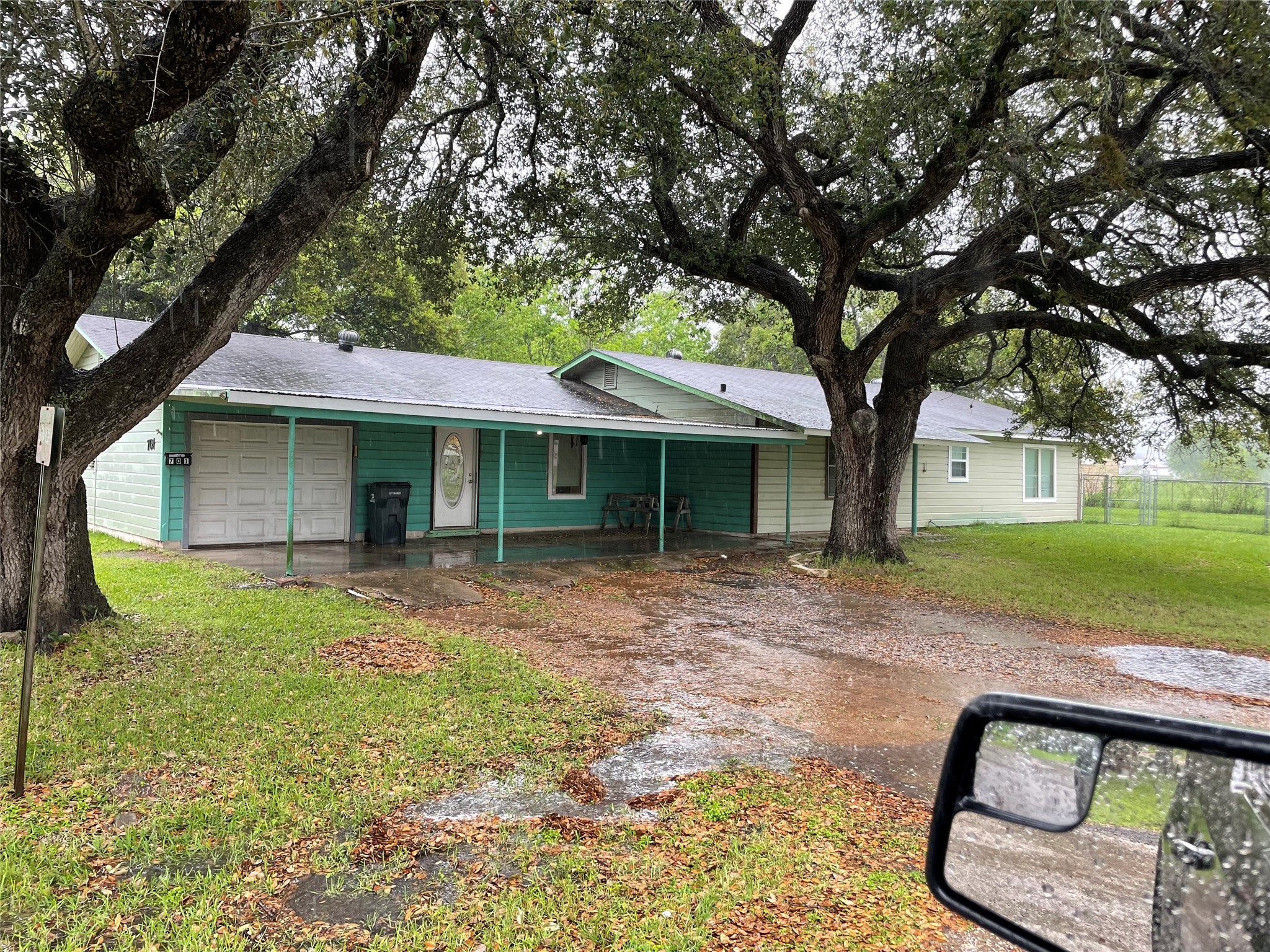 701 Alamo Street El Campo TX 77437