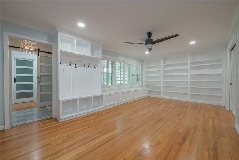5110 Creekbend Drive Houston TX 77035