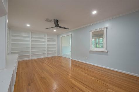 5110 Creekbend Drive Houston TX 77035