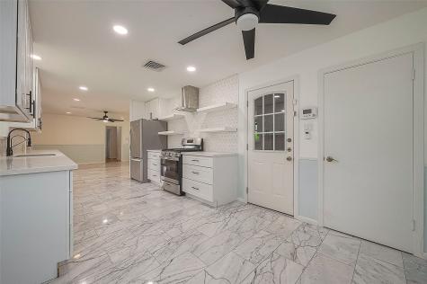 5110 Creekbend Drive Houston TX 77035