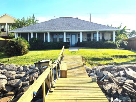 1022 Avenue A 1/2 Dickinson TX 77539