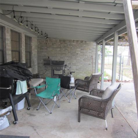 512 County Road 2222 Cleveland TX 77327