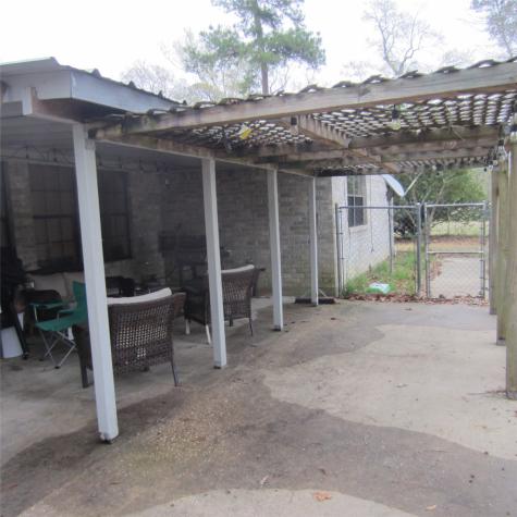 512 County Road 2222 Cleveland TX 77327