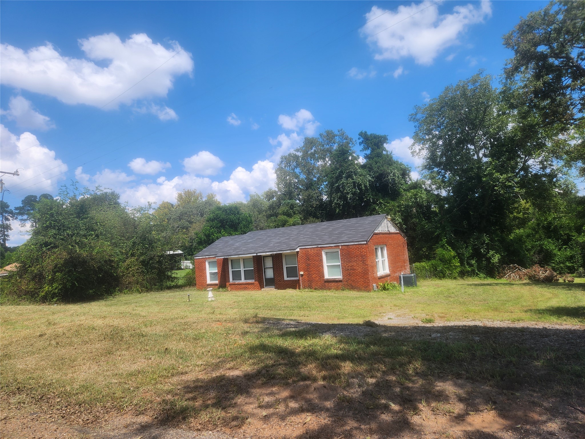 715 S Market Street Grapeland TX 75844