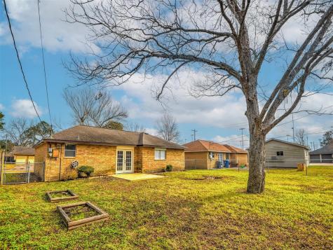 306 Avondale Lane Friendswood TX 77546