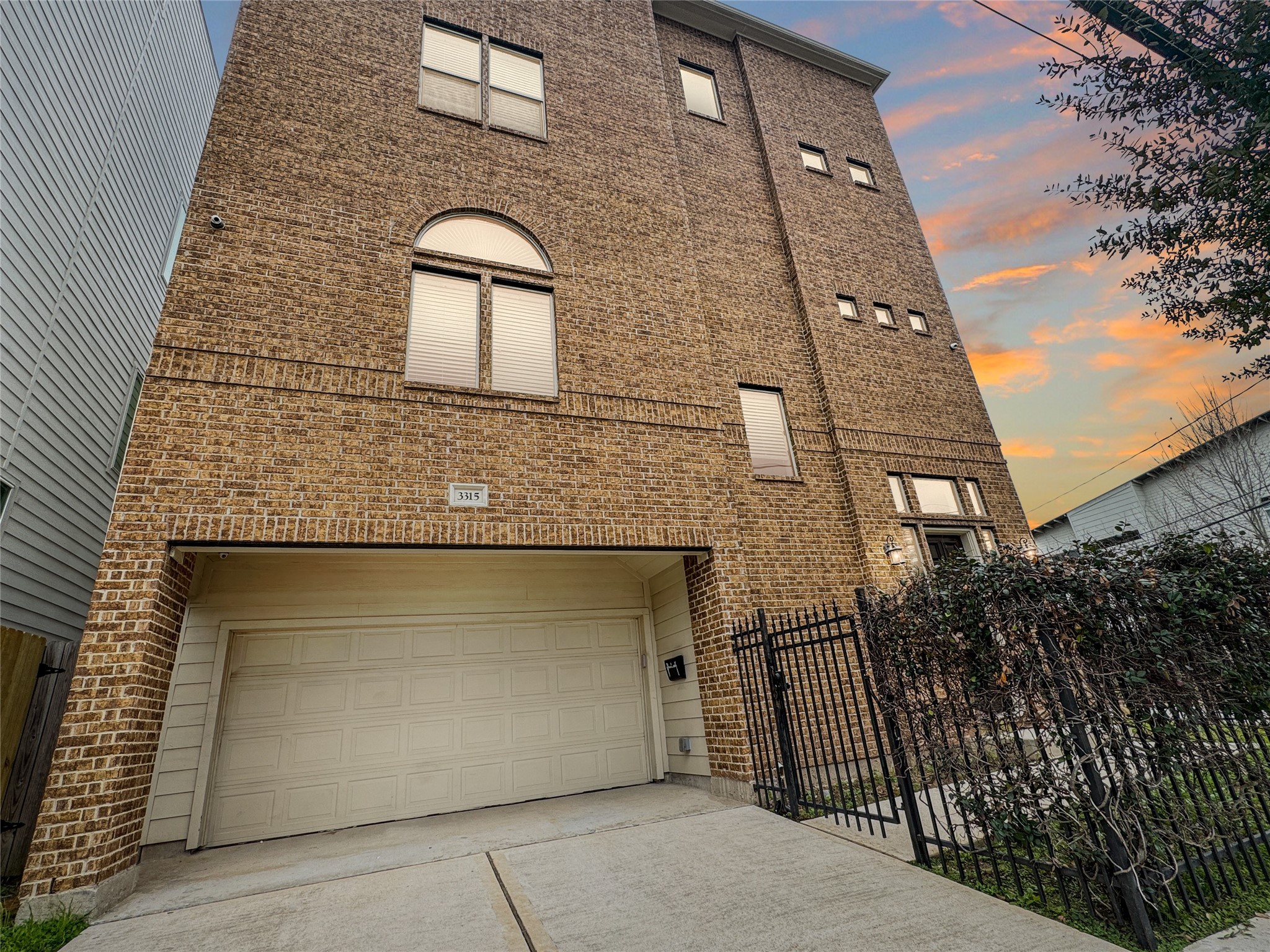 3315 Street Emanuel Street Houston TX 77004