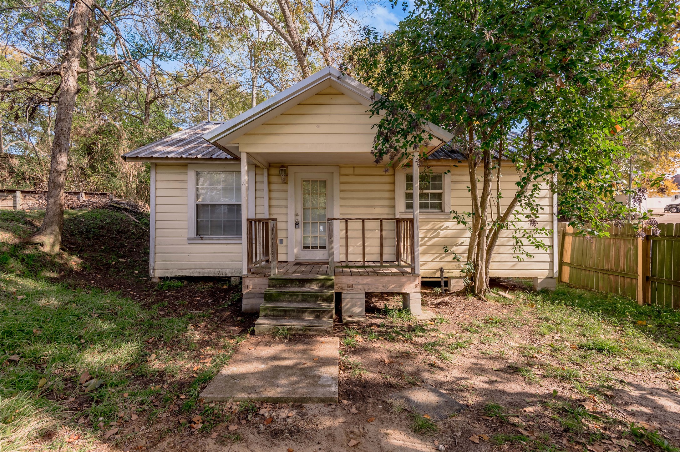 1017 Avenue J Huntsville TX 77320