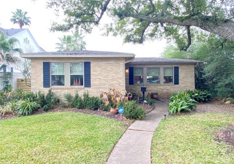 45 Cedar Lawn Circle Galveston TX 77551