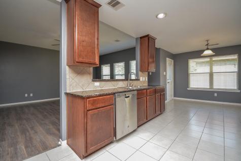 917 Almond Street Baytown TX 77521