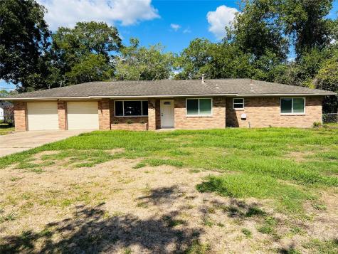 808 W Mulberry Street Angleton TX 77515
