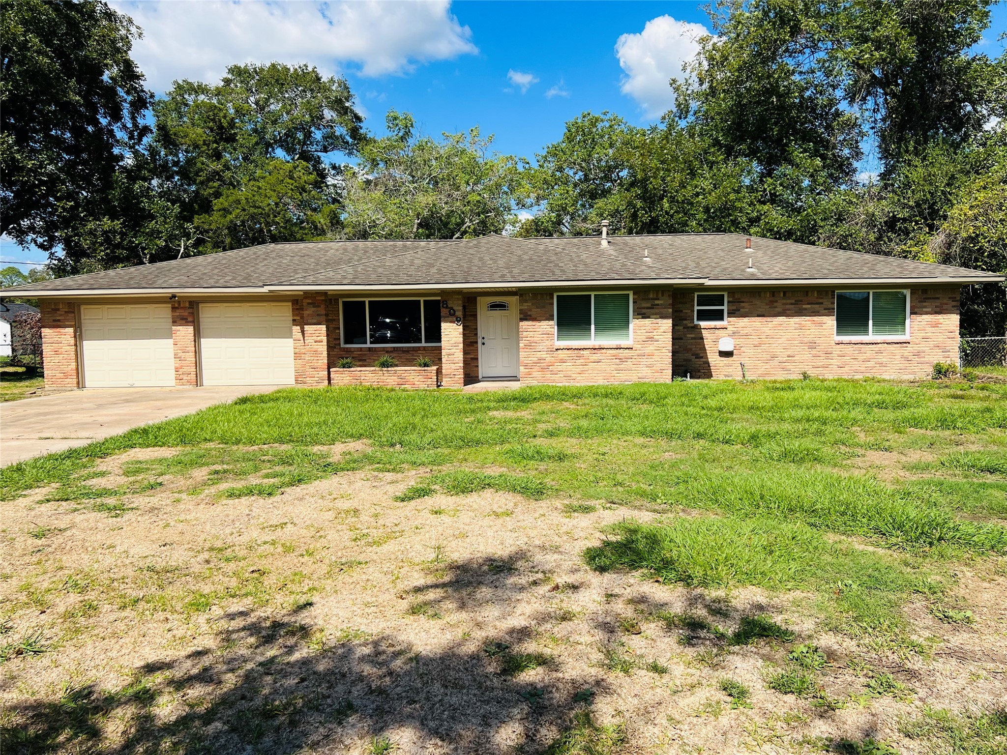 808 W Mulberry Street Angleton TX 77515