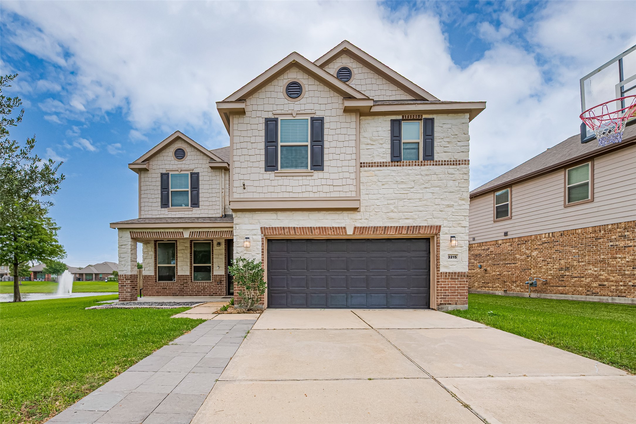3215 Laurel Bend Lane Pearland TX 77584