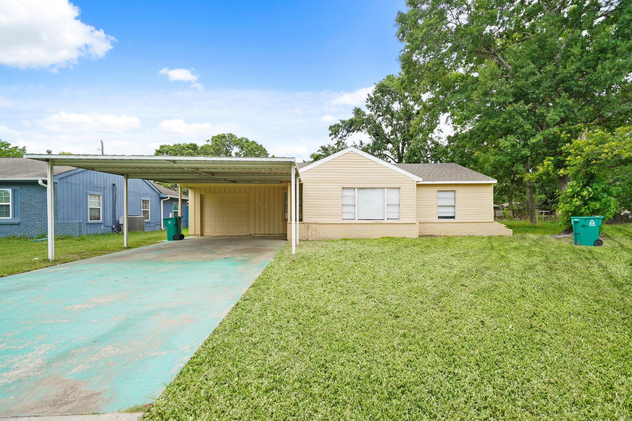 708 West Avenue Pasadena TX 77502