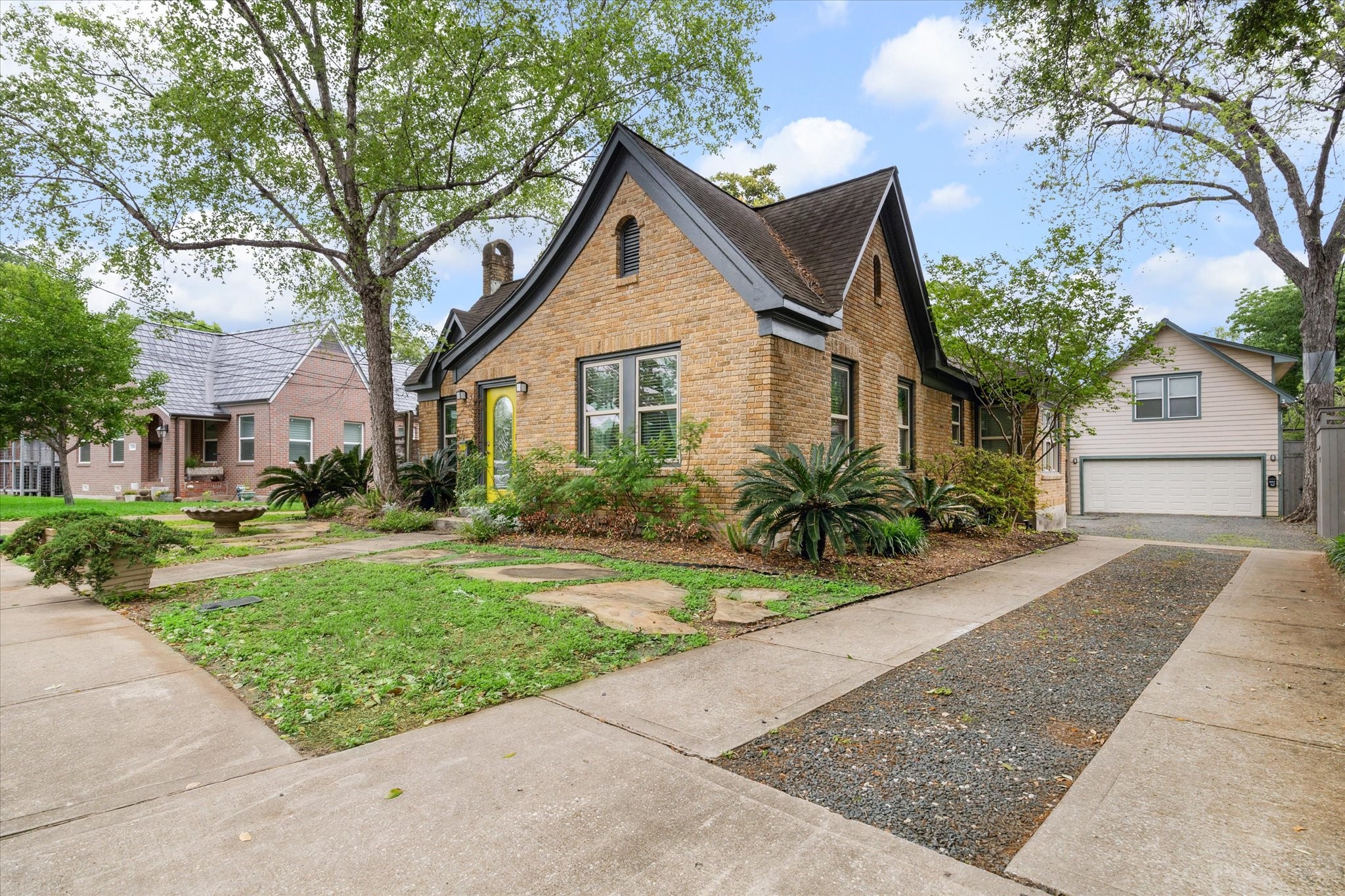 2416 White Oak Drive Houston TX 77009