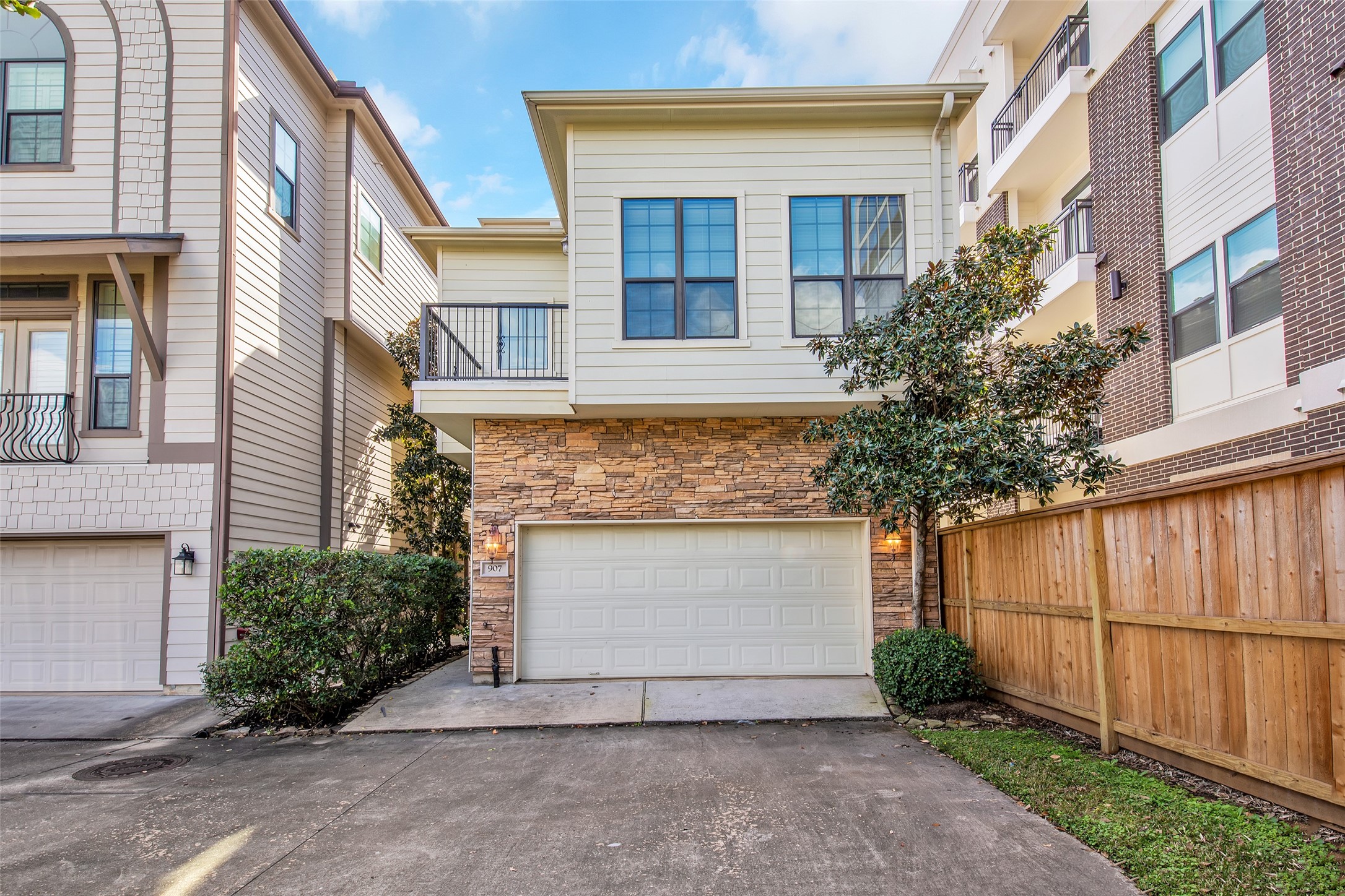 907 Garden Oaks Trace Houston TX 77018