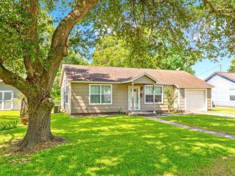 1710 Mary Avenue Bay City TX 77414