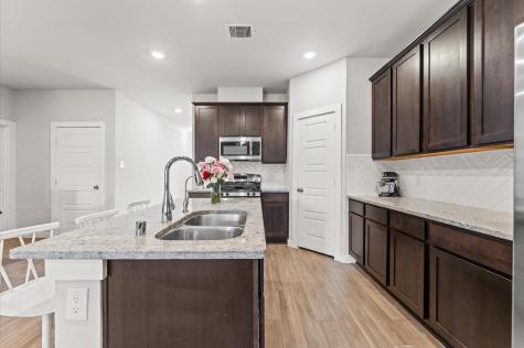 818 Deerhurst Lane Magnolia TX 77354