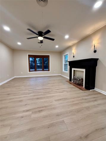 300 Dunnam Avenue Cleveland TX 77327