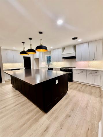 300 Dunnam Avenue Cleveland TX 77327