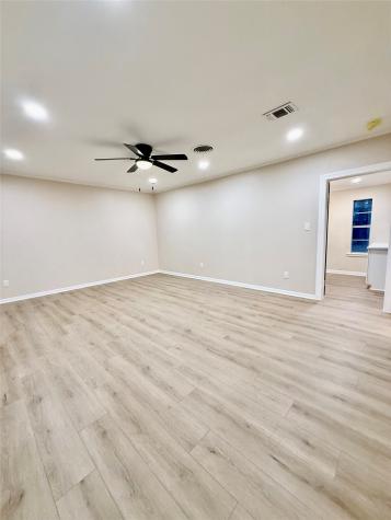 300 Dunnam Avenue Cleveland TX 77327