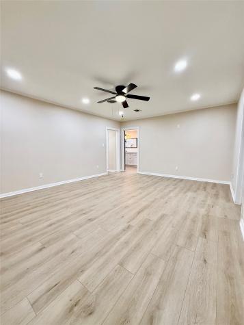300 Dunnam Avenue Cleveland TX 77327