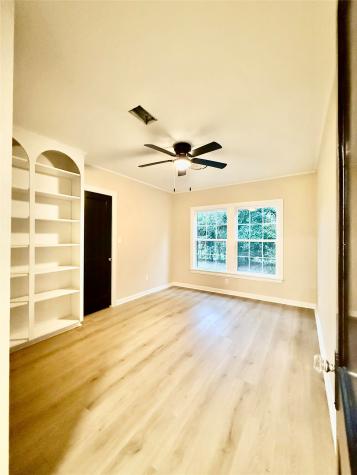 300 Dunnam Avenue Cleveland TX 77327