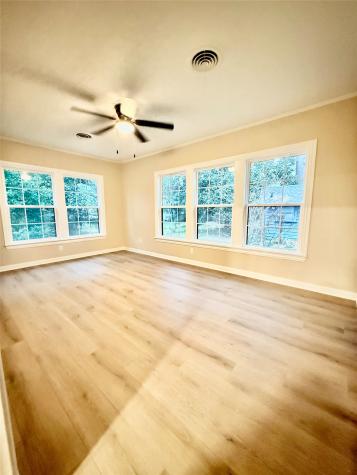 300 Dunnam Avenue Cleveland TX 77327